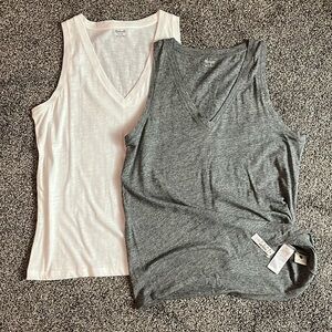 2 Madewell whisper tee v-neck tank tops. Size M/L